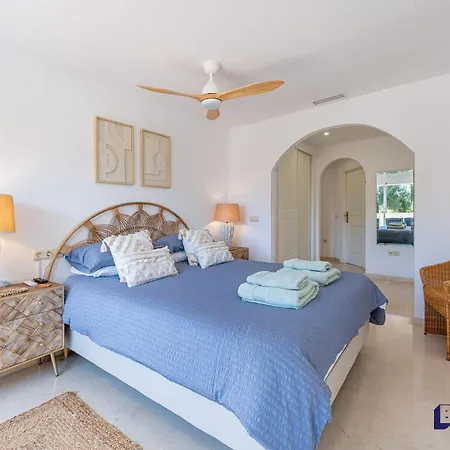 Casa Solvara - Multiple Pools 5min Access شقة