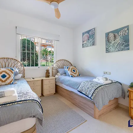 Casa Solvara - Multiple Pools 5min Access شقة *